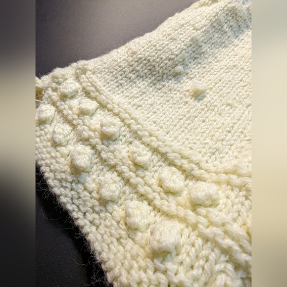 Handknit baby sweater - Picture 3 of 3